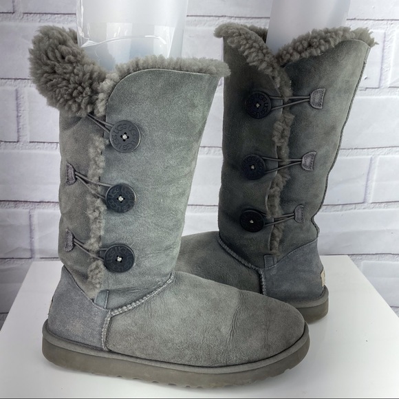 UGG Shoes - Ugg Bailey 3 button sz 10 gray suede wool boots